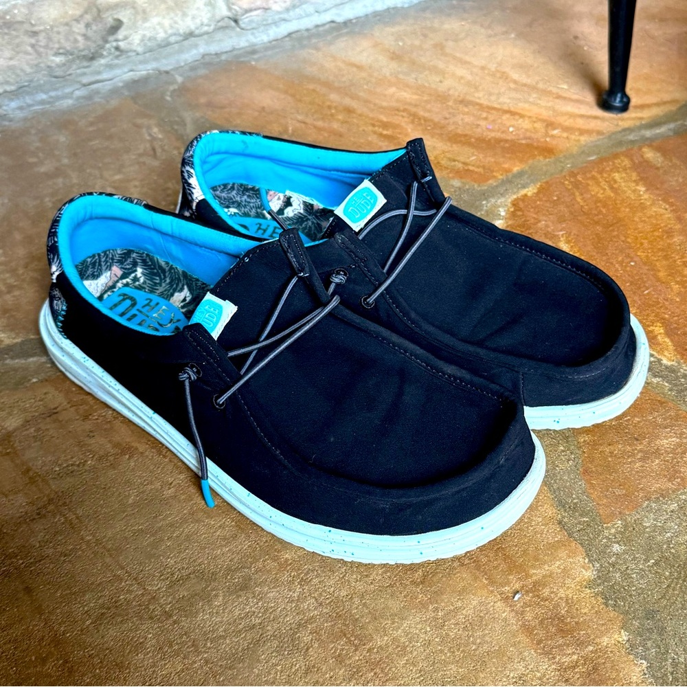 Hey Dude Wally H20 Tropical - very lightly worn - men’s size 9